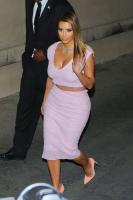 kim_kardashian_arrives_at_jimmy_kimmel_live_show_8.jpg