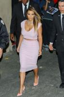 kim_kardashian_arrives_at_jimmy_kimmel_live_show_12.jpg