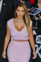 kim_kardashian_arrives_at_jimmy_kimmel_live_show_17.jpg