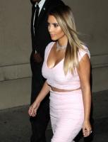 kim_kardashian_arrives_at_jimmy_kimmel_live_show_24.jpg