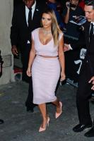 kim_kardashian_arrives_at_jimmy_kimmel_live_show_28.jpg