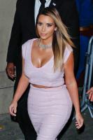 kim_kardashian_arrives_at_jimmy_kimmel_live_show_31.jpg