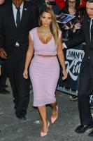 kimkardashianstriking012314_02_x17.jpg