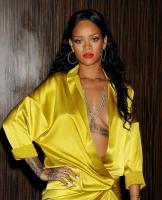 rihanna_at_2014_pre_grammy_gala_in_beverly_hills_1_13.jpg