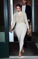 kim_kardashian_leaves_kanye_s_west_apartment_in_new_york_4.jpg