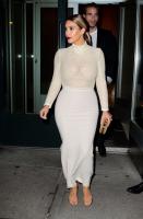 kim_kardashian_leaves_kanye_s_west_apartment_in_new_york_6.jpg