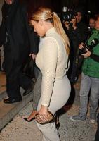 kim_kardashian_leaves_kanye_s_west_apartment_in_new_york_7.jpg