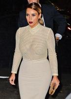 kim_kardashian_leaves_kanye_s_west_apartment_in_new_york_8.jpg