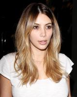 kim_kardashian_leaves_esnail_salon_in_west_hollywood_2.jpg
