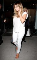 kim_kardashian_leaves_esnail_salon_in_west_hollywood_4.jpg