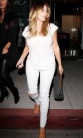 kim_kardashian_leaves_esnail_salon_in_west_hollywood_5.jpg