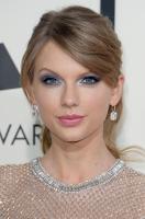 taylor_swift_at_2014_grammy_awards_in_los_angeles_5.jpg