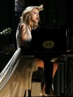 taylor_swift_performs_at_2014_grammy_awards_in_los_angeles_2.jpg