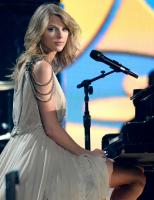taylor_swift_performs_at_2014_grammy_awards_in_los_angeles_7.jpg