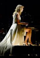 taylor_swift_performs_at_2014_grammy_awards_in_los_angeles_8.jpg