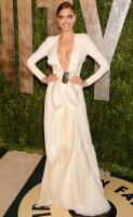 1062967_irina_shayk_arriving_at_the_vanity_fair_950x0_1.jpg