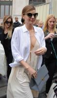 miranda_kerr_at_stella_mccartney_fashion_show_in_paris_3.jpg