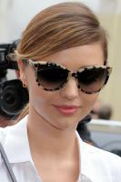 miranda_kerr_style_stella_mccartney_spotty_tortoise_sunglasses_grey.jpg