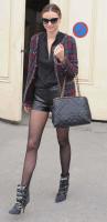 miranda_kerr_arrives_at_chanel_fashion_show_in_paris_7.jpg