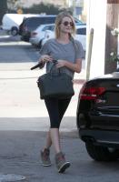 rosie_huntington_whiteley_in_leggings_leaves_a_gym_4.jpg