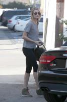 rosie_huntington_whiteley_leaving_the_gym_in_la_5.jpg