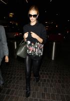 rosie_huntington_whiteley_departing_lax113013003.jpg