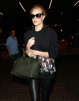 rosie_huntington_whiteley_departing_lax113013008.jpg