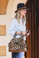 rosie_huntington_whiteley_leaves_a_friend_s_house_1.jpg