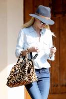 rosie_huntington_whiteley_leaves_a_friend_s_house_7.jpg