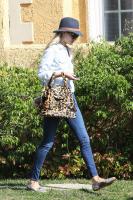 rosie_huntington_whiteley_leaves_a_friend_s_house_13.jpg