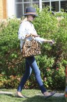 rosie_huntington_whiteley_leaves_a_friend_s_house_15.jpg