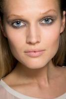 Elie_Saab_Spring_2014_Backstage_Djrzgik_DKA9x.jpg