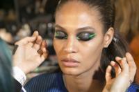 versace_atelier_backstage_haute_couture_spring_2__4_.jpg