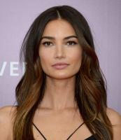 lily_aldridge_at_the_monuments_men_premiere_in_new_york_2.jpg
