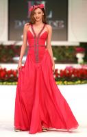 miranda_kerr_on_the_runway_for_dosso_dossi_fashion_show_2014_catwalk_2.jpg