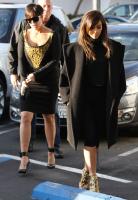 kim_kardashian_out_for_lunch_with_kris_jenner_at_fins_seafood_grill_6.jpg