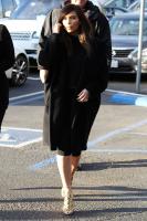 kim_kardashian_out_for_lunch_with_kris_jenner_at_fins_seafood_grill_13.jpg