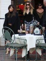 kim_kardashian_out_for_lunch_with_kris_jenner_at_fins_seafood_grill_18.jpg