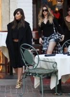 kim_kardashian_out_for_lunch_with_kris_jenner_at_fins_seafood_grill_19.jpg