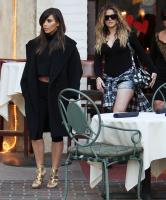 kim_kardashian_out_for_lunch_with_kris_jenner_at_fins_seafood_grill_20.jpg