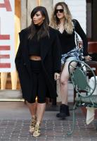 kim_kardashian_out_for_lunch_with_kris_jenner_at_fins_seafood_grill_22.jpg