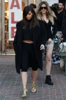 kim_kardashian_out_for_lunch_with_kris_jenner_at_fins_seafood_grill_26.jpg