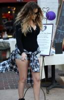 kim_kardashian_out_for_lunch_with_kris_jenner_at_fins_seafood_grill_28.jpg