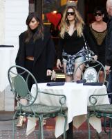 kim_kardashian_out_for_lunch_with_kris_jenner_at_fins_seafood_grill_29.jpg