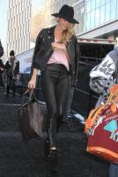 Candice_Swanepoel_arriva_alla_sfilata_Desigual_1.jpg