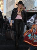 Candice_Swanepoel_arriva_alla_sfilata_Desigual_2.jpg