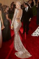 karolina_kurkova_attends_18.jpg