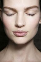 Jason_Wu_Fall_2014_Backstage_Ef_FKHQZl24_Kx.jpg