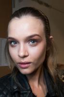 Kenneth_Cole_New_York_Fall_2014_Backstage_fua3il.jpg