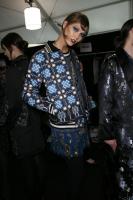 Anna_Sui_Fall_2014_Backstage_2NCyNv3tNnwx.jpg